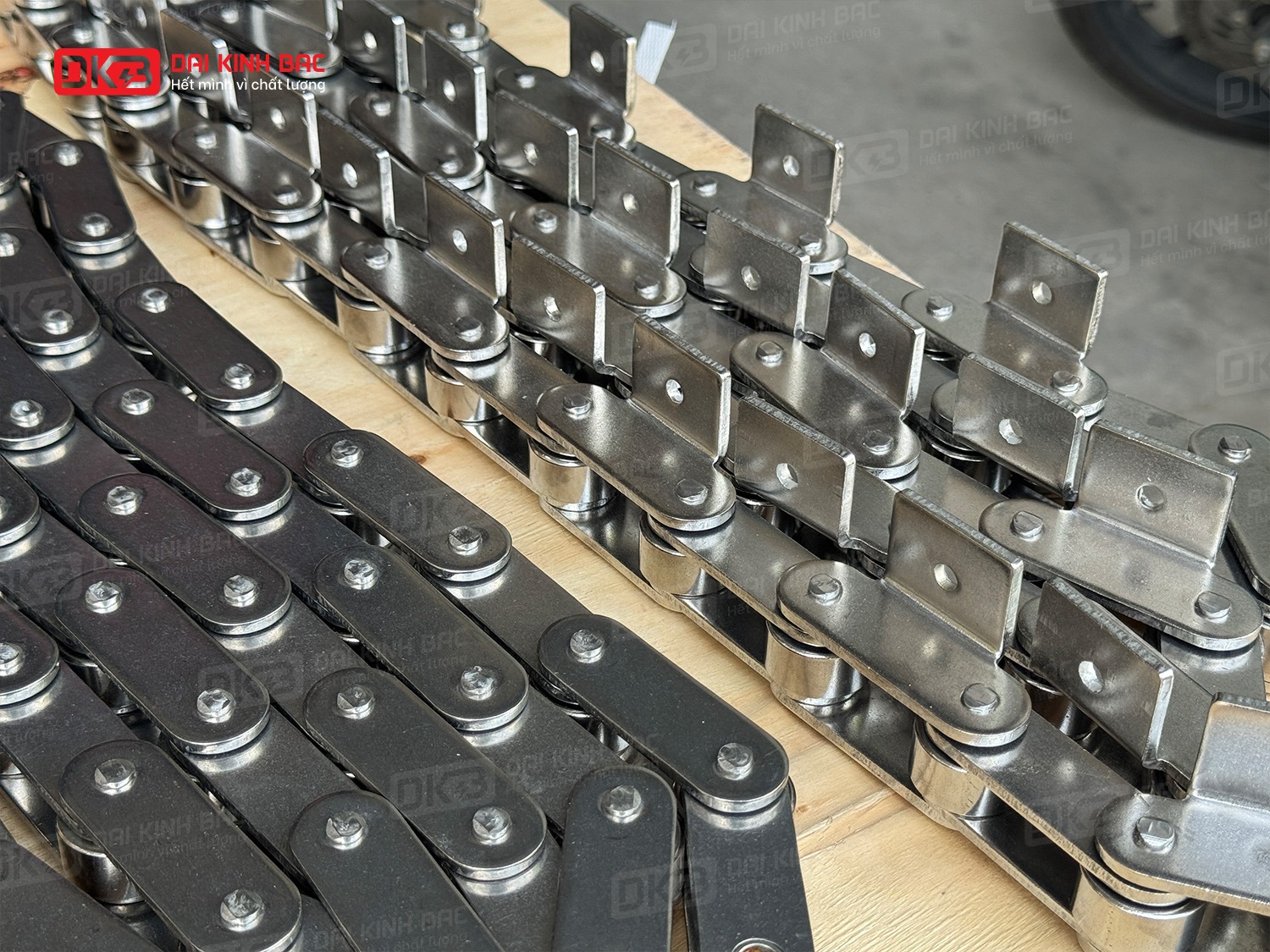 SO SÁNH XÍCH INOX VÀ XÍCH THÉP KHI GẶP NHIỆT ĐỘ CAO?