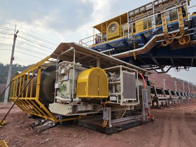 Hộp giảm tốc Flender cho băng tải ở Lào 7,3 km