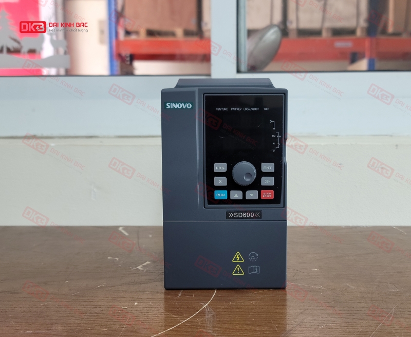BIẾN TẦN SINOVO 1 PHA 220V SD600-2T-2.2GC 2.2KW